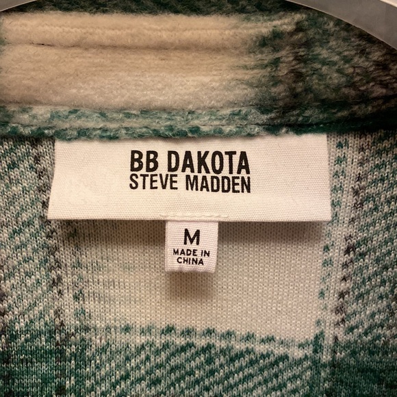 Brand New BB Dakota Santa Cruz Shacket, size M. Green, white and black. - Picture 2 of 4